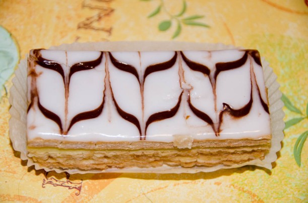 After dinner at Le Québec, we went back to our apartment and indulged in one of my favourite desserts, mille-feuille.